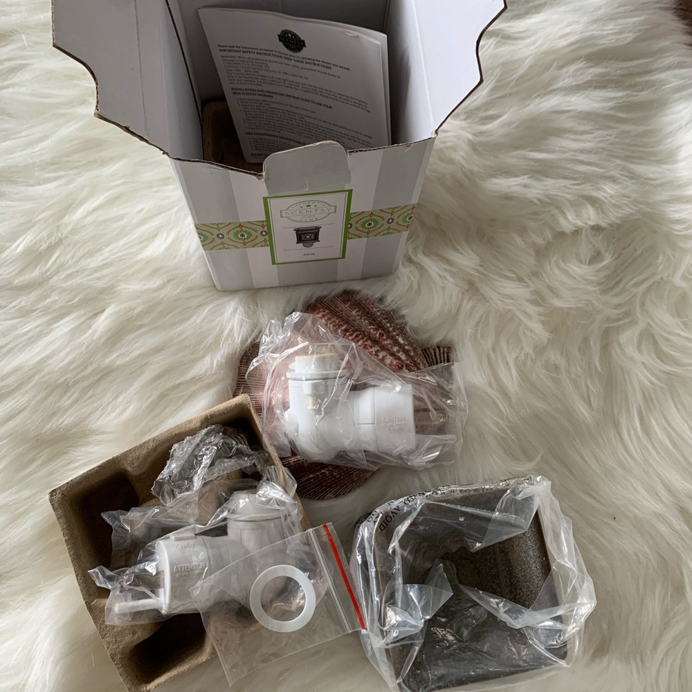 Scentsy | ‘Jane’ Mini Warmer Plug-in 🔌 - Picture 8 of 8